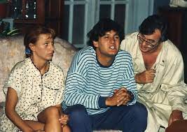 Ötévi szabadúszás után csatlakozott a józsef attila színház társulatához, ahol jelenleg is tag. Familia Kft