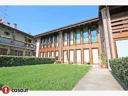 Bergamo Colognola Centro Storico Contemporanea Porzione Indipendente Di Antica Cascina Totalmente Ristrutturata Sit Immobiliare Giardino Privato Soppalco