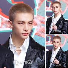 This is not a drill: Felix with black hair and Hyunjin with blond buzzcut  (photo from today's SBS Gayo Daejeon 2024 red carpet) : r/kpop_uncensored