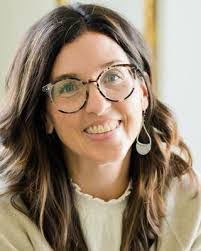 Emilie Davis's Instagram, Twitter & Facebook