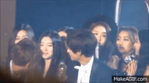 Irene taehyung indir, irene taehyung cepten video ve mp3 indir mp4 bedava. Taehyung Irene Interaction On Make A Gif