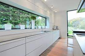 sehr langes sideboard mit viel arbeitsflache kitchen interior modern kitchen design home