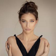 Sade Hicks's Instagram, Twitter & Facebook