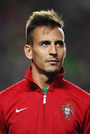 Portekiz birinci futbol ligi ekibi sporting, 19 yıllık aranın ardından yeniden şampiyon olmanın sporting'in kadrosunda devre arasında trabzonspor ile yolları ayrılan joao pereira da yer alıyor. Joao Pereira Portuguese Footballer Alchetron The Free Social Encyclopedia