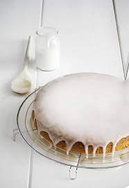 Versate l'impasto in uno stampo oleato e livellate, distribuite le prugne e fate cuocere in forno caldo a 180° per 45 minuti. Torta Allo Yogurt Senza Burro Sale Pepe