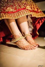 The Golden Charm Weddingjewellery Anklets Mehendi Payal Indianwedding Indianbride Brid Bridal Anklet South Indian Bride Jewellery Indian Brides Jewelry