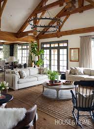 A Sophisticated Country House With Traditional Decor Country House Interior Traditional Decor Home Interior Design