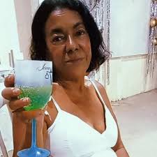 Sim meu filho eu sei eu mim amo mim respeito e mim cuido purisso estou 20  anos viúva nunca arrumei homem nunca ninguém mim disrespeitou porque não  dou lugar recebo muita cantada