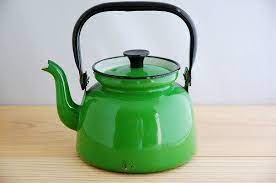 スウェーデンで見つけたホーローケトル グリーン 北欧 暮らしの道具店 ホーロー 暮らしの道具店 北欧暮らしの道具店