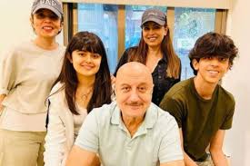 The actor who was elated to hear the news while he is shooting in the us wrote, my chest could not swell with pride here in. Anupam Kher And His Dhadkan Co Star Mahima Chaudhry Catch Up See Pics