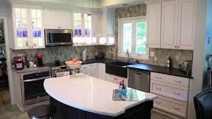 An Artistic Kitchen Pairs Lg Minuet Quartz And Soapstone Countertops With White Cabinets And Hickory Silhouette C Kitchen Remodel Artistic Kitchen Kitchen Cost
