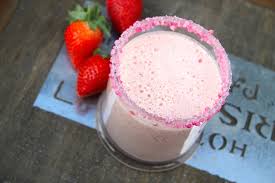 A questa si uniscono ghiaccio tritato e panna montata a. Ricetta Frappe Fragole E Banana Frullato Da Bere Preparazione Veloce