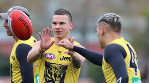 Daniel rioli 2020 highlight reel. Afl 2020 Daniel Rioli Struggles Against Defender Brayden Maynard Herald Sun