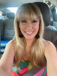 Tell Her She's Dreamin' by Simone Amelia Jordan is a deeply personal story  of family, culture, and music from Australia's most successful hip-hop  journalist, a high-achieving Lebanese-Australian woman who refused to be