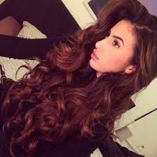 The soft and bouncy waves create much natural movement and volume to the short hair. Tf Toofacedd Hair Styles Long Hair Styles Beautiful Long Hair