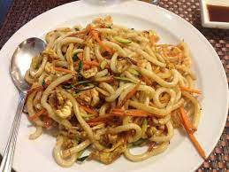 A questo punto potete pestare le teste con i gusci. Spaghetti Di Riso Saltati Con Verdure E Gamberi Picture Of Fusion Restaurant Lin Bibione Tripadvisor