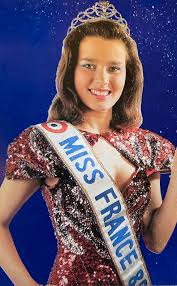 Dans cette vidéo, 5 photos de chaque miss de l'année 2000 jusqu'à 2015. Peggy Zlotkowski Wikipedia