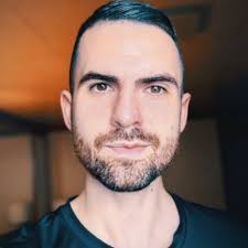 I'm thrilled to announce my continued growth at 7shifts as I step into the  role of Senior Director, Design + Research.