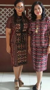 Untuk wanita muslimah bisa memilih kebaya modifikasi brokat model gaun panjang sehingga dapat menutup seluruh tubuh sampai ke kaki. 900 Tenun Ikat Songket Ideas Ikat Fashion Batik Tenun