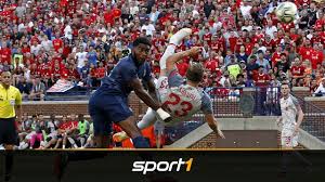 Without the injured rene adler, jaroslav drobny. Fallruckzieher Wahnsinn Shaqiris Traumdebut Fur Fc Liverpool Sport1 Youtube