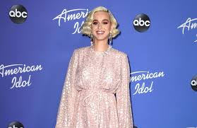 Katy perry and orlando bloom are apparently back together after a source revealed the couple were spotted together in the maldives and katy was spotted wearing a very telling onesie. Katy Perry Und Miranda Kerr Talk Unter Muttern