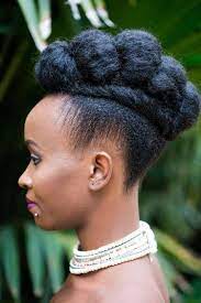 Nous Avons Selectionne Pour Vous Des Coiffures Pour Cheveux Naturels Encore Plus Naturelles Parce Qu Elles Long Hair Girl Natural Hair Updo Natural Hair Styles