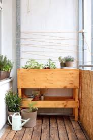 Eine Plantbox Fur Den Balkon Hochbeet Hochbeet Balkon Erhohte Gartenbeete