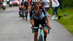 Le classement général du tour d'italie est un classement du tour d'italie cycliste, qui récompense le coureur qui a passé le moins de temps au cours de toutes les étapes, en tenant compte des secondes de bonifications obtenues lors d'arrivées d'étapes et de sprints intermédiaires. Classement General Yates Revient A Moins De Trois Minutes De Bernal Bardet Toujours 6e Eurosport