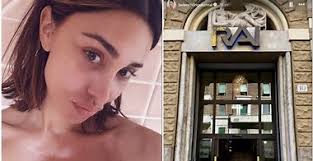 Affari Tuoi, quanto guadagna Stefano De Martino: il cachet (capogiro) del  conduttore