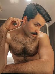 ALAN TE VA MUY BIEN ESTE LOOK TE VEZ GUAPÍSIMO BONITA NOCHE