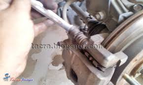 Cara membuka piston pump brek depan kereta produa myvi. Tacra S Diy Garage Myvi Caliper Problem