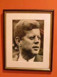 Sums up so much. 80 year old President of Ireland bending the knee to  Archbishop of Dublin.