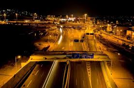 Στο τρέχον σύστημα, οι πινακίδες για τα αυτοκίνητα αποτελούνται από τρία γράμματα και τέσσερις αριθμούς και έχουν τη. Apagoreysh Kykloforias Adeiasan Oi Dromoi Se A8hna Kai 8essalonikh Libre