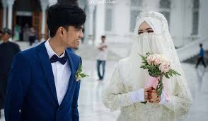 Maybe you would like to learn more about one of these? Galeri 15 Inspirasi Gaun Pengantin Bercadar Tampil Menawan Meski Wajah Tidak Terpapar