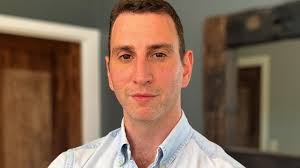 Coronavirus: New York psychologist Dr Scott Lyons works 22 hours a day to  help patients