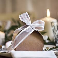 Boites A Cadeaux Kraft Pour un cadeau d'entreprise, ou tout simplement un cadeau à offrir, il est difficile de trouver des boites caractéristiques techniques des emballages boites coffrets cadeaux pas chers. boites a cadeaux kraft