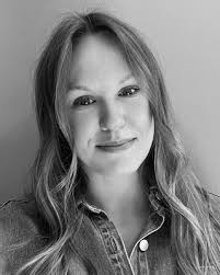 Leah Estes's Instagram, Twitter & Facebook