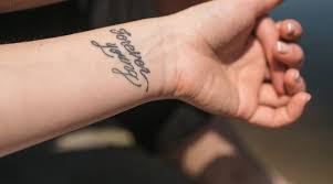 Http Www Erdbeerlounge De Beauty Schoene Haut Tattoos Piercings 10 Tattoo Sprueche Kurz Aber Aussagekraeftig Zitat Tattoo Tattoo Spruche Tattoo Spruche Kurz