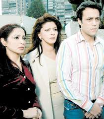 علقت نقابة الممثلين المصريين، اليوم السبت، على اختفاء الممثلة، رولا محمود، بعد إعلان إصابتها بفيروس كورونا المستجد قبل 10 أشهر، والمقيمة في بريطانيا منذ سنوات. Ø¬Ø±ÙŠØ¯Ø© Ø§Ù„Ø¬Ø±ÙŠØ¯Ø© Ø§Ù„ÙƒÙˆÙŠØªÙŠØ© Ø±ÙˆÙ„Ø§ Ù…Ø­Ù…ÙˆØ¯ ØªØ¹Ø§Ù†ÙŠ ØµØ±Ø§Ø¹Ø§ Ù†ÙØ³ÙŠØ§ ÙÙŠ 100 Ø¹Ø§Ø¯ÙŠ