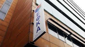 Τα εργόσημα μπορεί να τα προμηθευτεί ο εργοδότης από τα υποκαταστήματα του εφκα, αλλά και από τις συνεργαζόμενες με τα ασφαλιστικά ταμεία τράπεζες και τα υποκαταστήματά τους, από τα ελληνικά. Neo Systhma E3yphrethshs Me Hlektroniko Ranteboy Ston E Efka