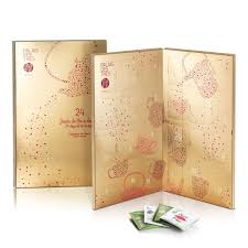 Avec Son Nouveau Calendrier De L Avent Palais Des Thes Nous Invite A La Degustation Et A L Eveil De Nos Tea Advent Calendar Christmas Countdown Christmas Tea
