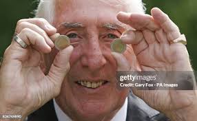 519 Ronnie Gold Photos & High Res Pictures