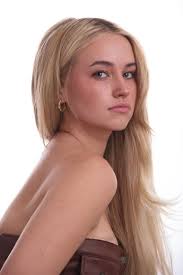 Bella H. Height 5'6 Bust 32 Waist 25 Hips 35