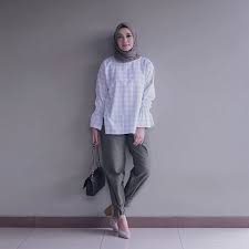 Terkadang wanita berhijab merasa kesulitan untuk mencari outfit yang pas dan cocok dengan sebenarnya tidak ada batasan lho untuk kita yang berhijab. 10 Ootd Hijab Ngampus Paling Gampang Dan Bisa Dipraktikkan Siapa Saja Feminin Dan Sporty Ada Semua