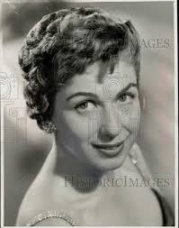 1958 Press Photo Comedienne and actress Jacqueline MacKenzie