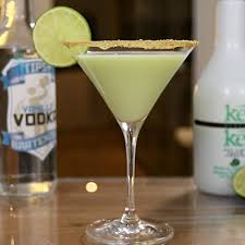 Key Lime Pie Martini Tipsy Bartender Recipe Key Lime Pie Martini Martini Flavors Creamy Cocktails