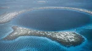 Berikut adalah daftar 5 palung terdalam di dunia palung ini merupakan batasan di mana dua lempeng tektonik bertemu, zona subduksi di mana lempeng pasifik disubduksi di bawah lempeng filipina. Apa Isi Great Blue Hole Lubang Bawah Laut Terdalam Kedua Di Dunia Kumparan Com