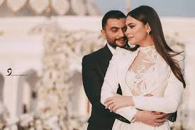 تزوجت هاجر أحمد رجل أعمال يدعى أحمد الحداد، يصف نفسه بالـ ريادي، مؤسس شركة تجارية كبرى، ولديه أكثر من 2000 متابع عبر موقع تبادل الصور والفيديوهات إنستجرام. Ù…Ù† Ù‡Ùˆ Ø¹Ø±ÙŠØ³ Ù‡Ø§Ø¬Ø± Ø£Ø­Ù…Ø¯ Ø£Ø­Ø¯Ø« Ø¹Ø±ÙˆØ³ ÙÙŠ Ø§Ù„ÙˆØ³Ø· Ø§Ù„ÙÙ†ÙŠ Ø®Ø¨Ø± ÙÙŠ Ø§Ù„ÙÙ†