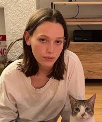 Not rom-com pretty” is insane.