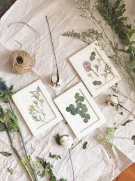 Framed dried flowers instead of going out to buy a new frame, i decided to use an old artist's stretched canvas for this project. Dried Leaves And Pressed Flower Photo Frames Flower Frame Leaf Art Diy Dried Flowers
